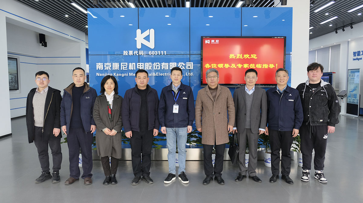 南京高等職業技術學校副校長一行參觀調研康尼電氣